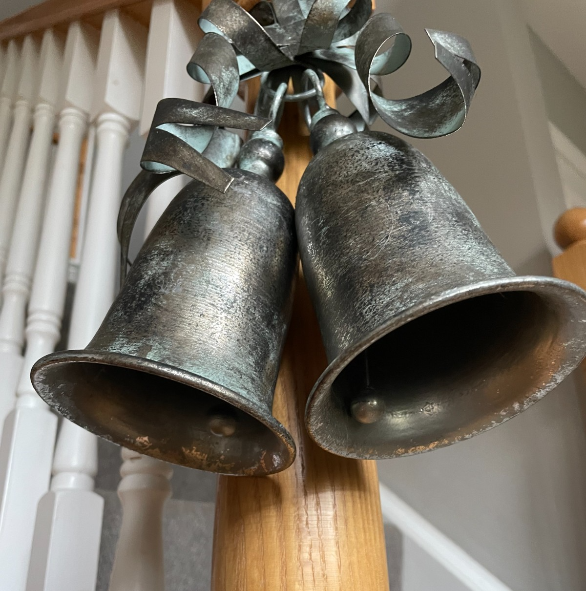Metal Rustic Large Christmas Bells with Rope Hanger, Vintage Style, Xmas Decor