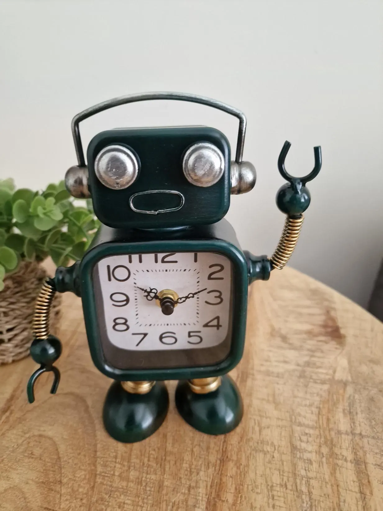 Metal Robot Clock, Industrial theme, Boys, Battery Operated, Analogue