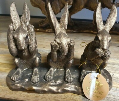 3 Wise Hares Rabbit See Hear Speak No Evil Bronze Coloured LEONARDO Ornament